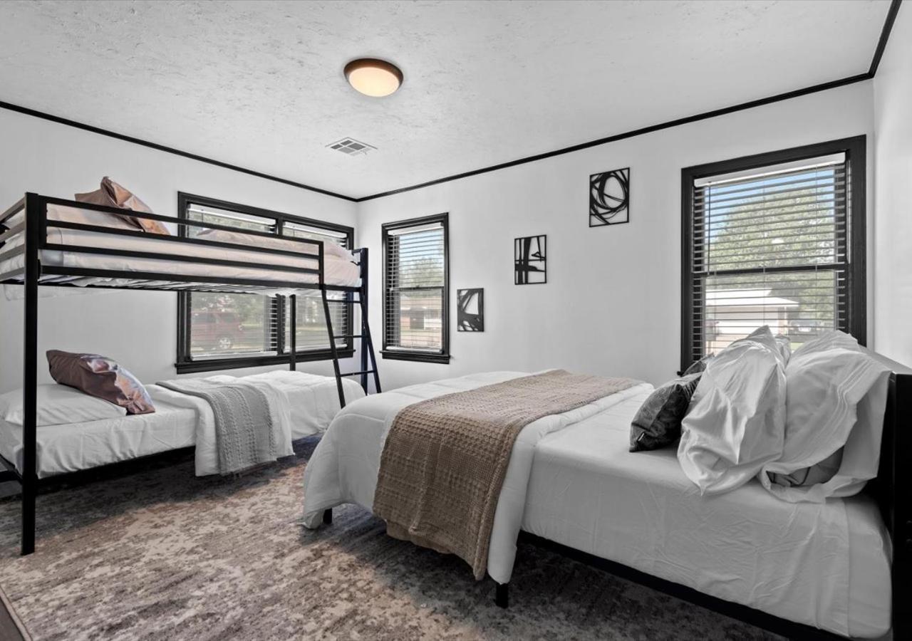 Pet Friendly - 5Min Downtown - Backyard & Firepit Villa Bartlesville Exterior photo